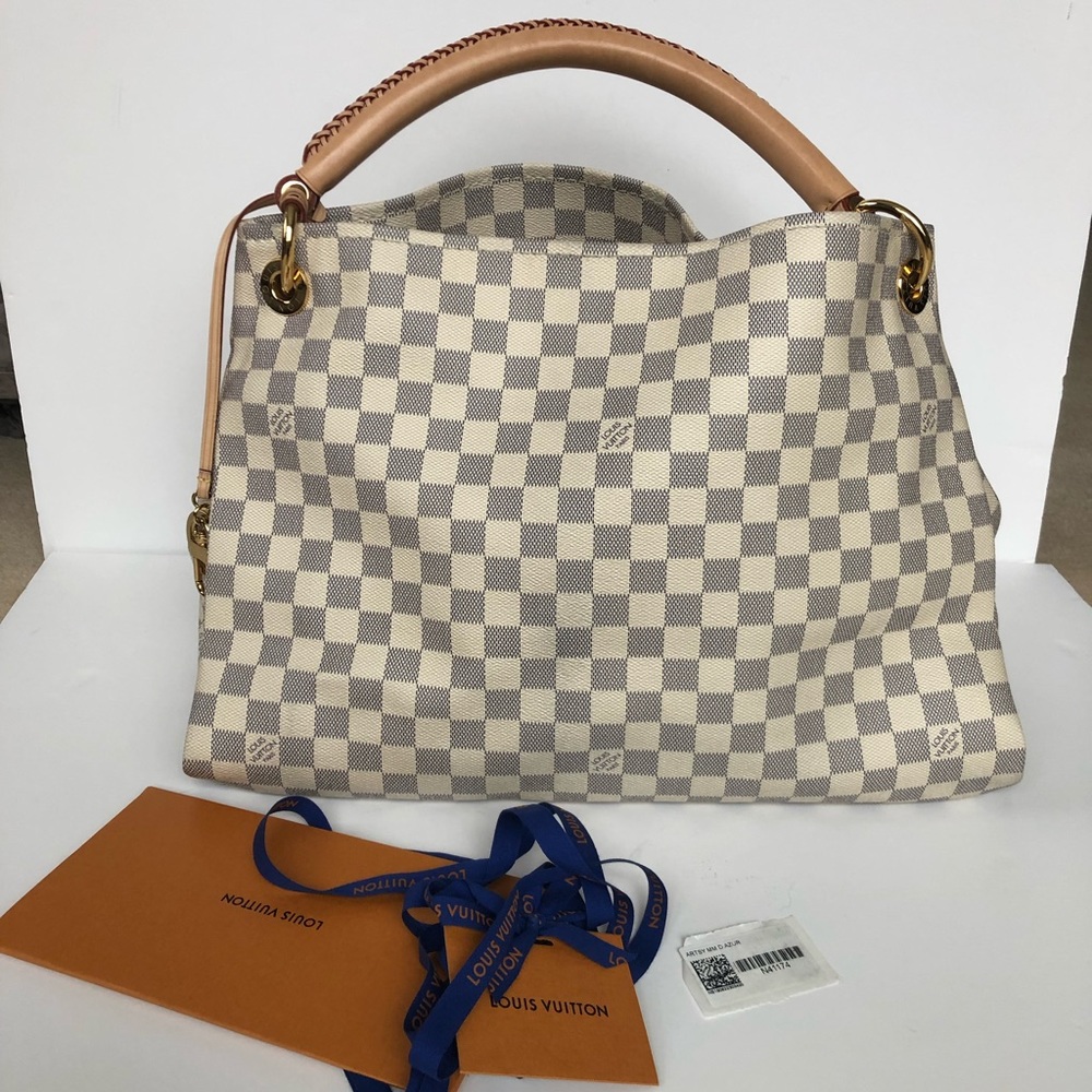 Louis Vuitton Artsy Handbag w box / dustbag/papers